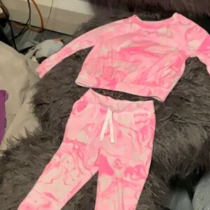 Super cute 3T matching sweatsuit💕